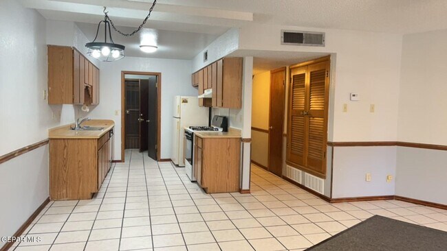 Photo - 1587 Bengal Dr