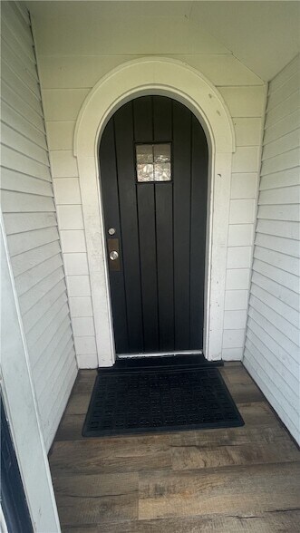 366 White Ave