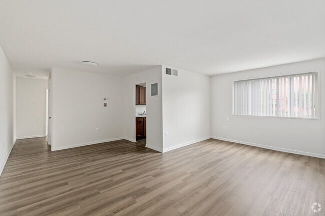 2BR, 1BA - 900SF - Living Room