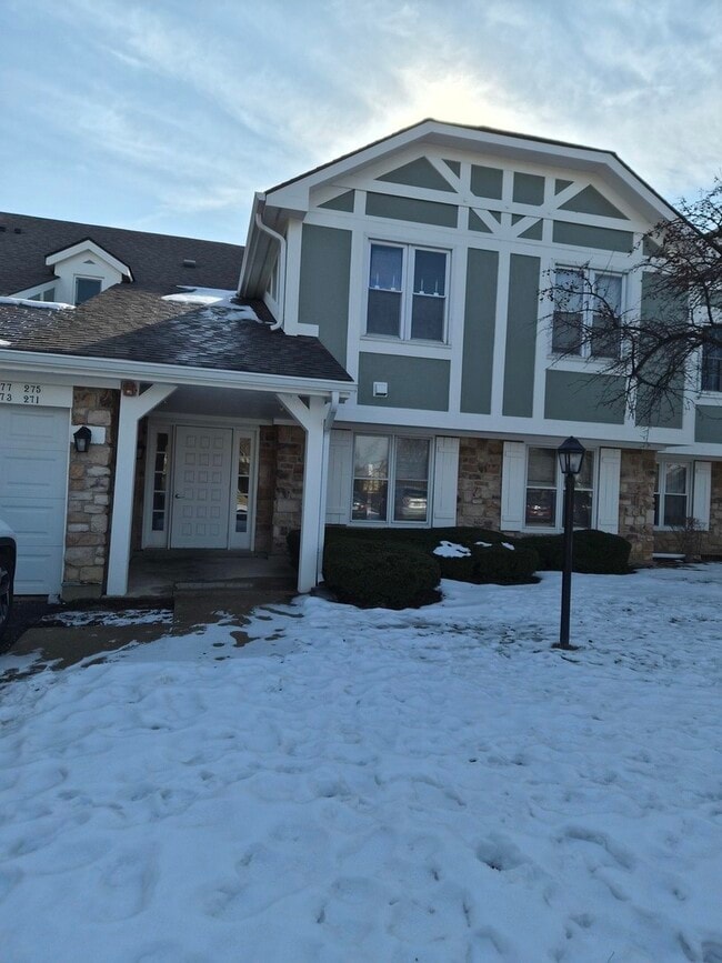 Building Photo - 271 Southwick Ct