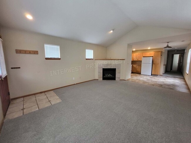 Photo - 3bd 2 ba Townhouse w/Washer/Dryer in Unit, Yard and Garage!