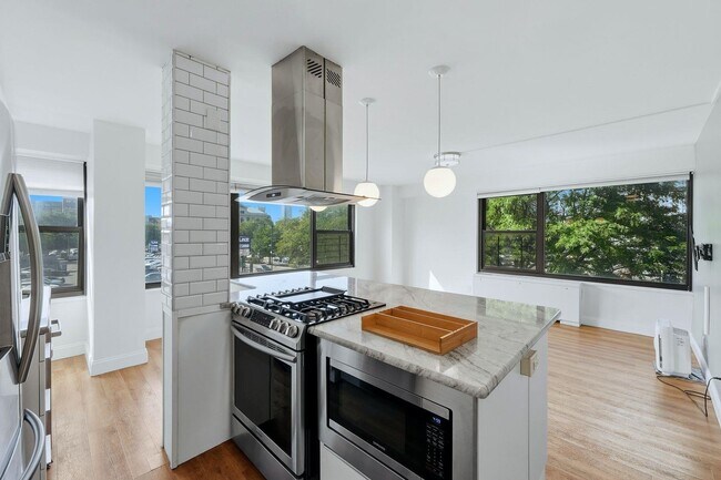 135 Montgomery St Unit 3G