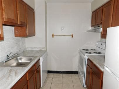 KENSINGTON TERRACE APARTMENTS - 017