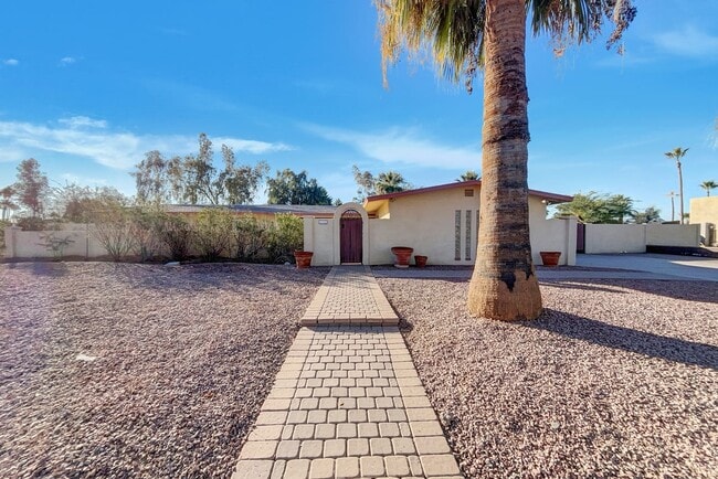 Building Photo - 6301 E Sweetwater Ave