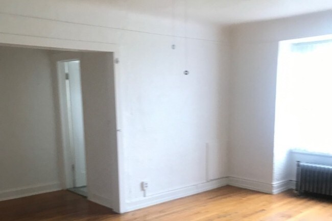 Photo - Monroe Manor