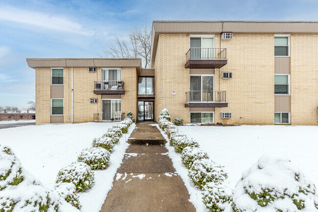 Building Photo - Maple Park Rental