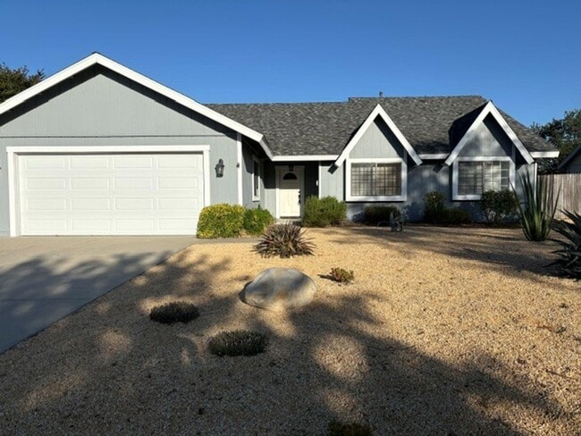 Building Photo - Three Bedroom Single Family Home