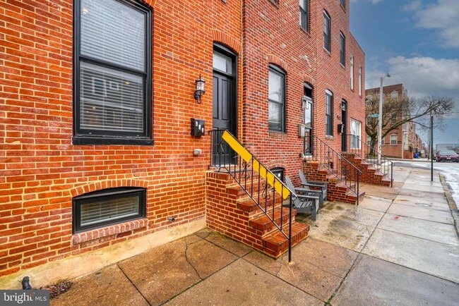 Photo - 939 Baylis St