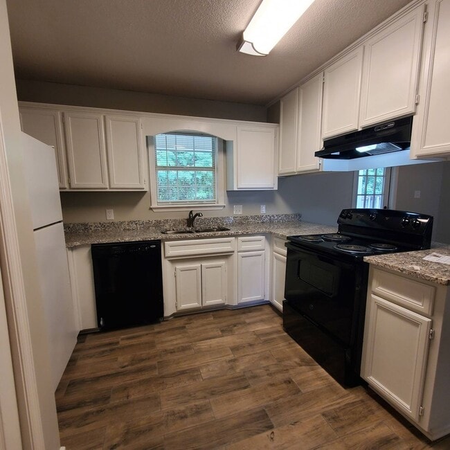 Photo - Charming 3-Bedroom Home with Private Fenced Yard in Valdosta, GA!