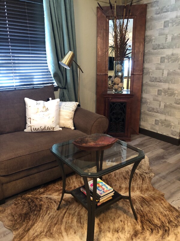 Photo - 600 Oakridge Blvd