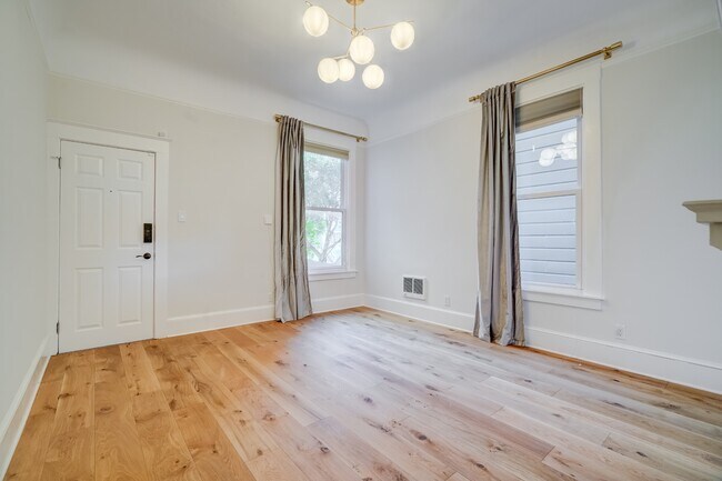 Photo - 1106A Shotwell St