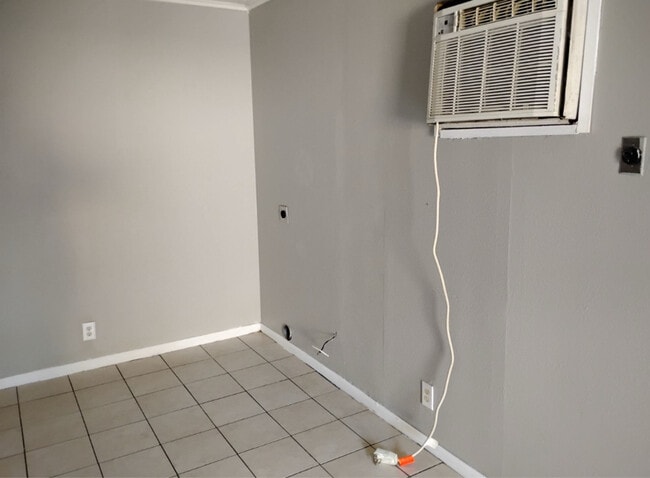 Photo - 301 E Arden Dr