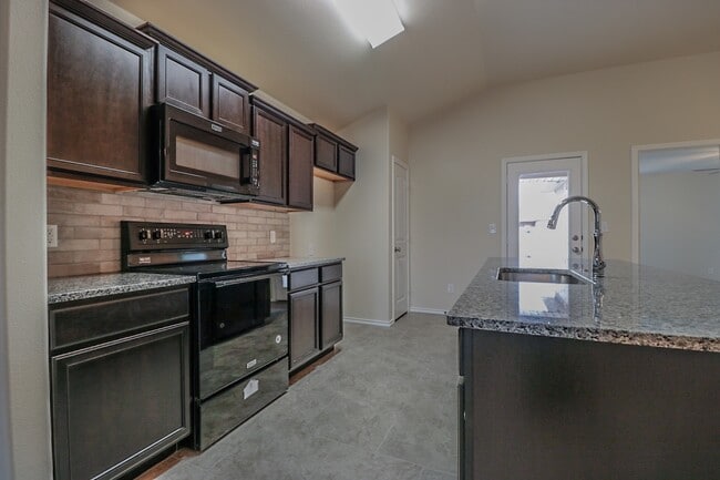 Photo - 7418 104th St