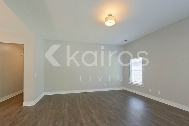 Photo - 111 Bates Ln