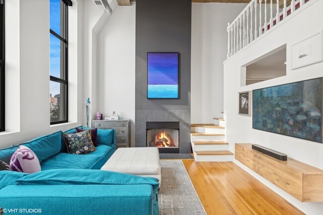 Photo - 758 N Larrabee St