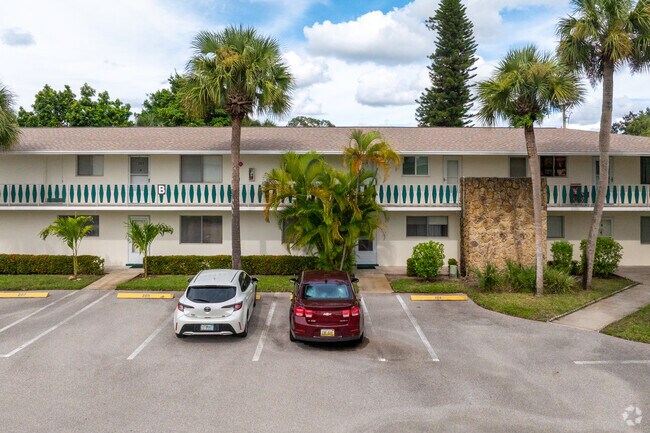 Alt Photo Angle - The Fairways II