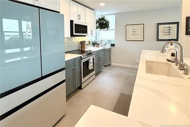 Photo - 1950 SW Palm City Rd Unidad 14-101