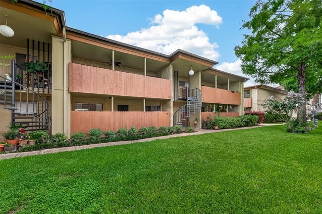 Photo - 7714 Renwick Dr Unit M68