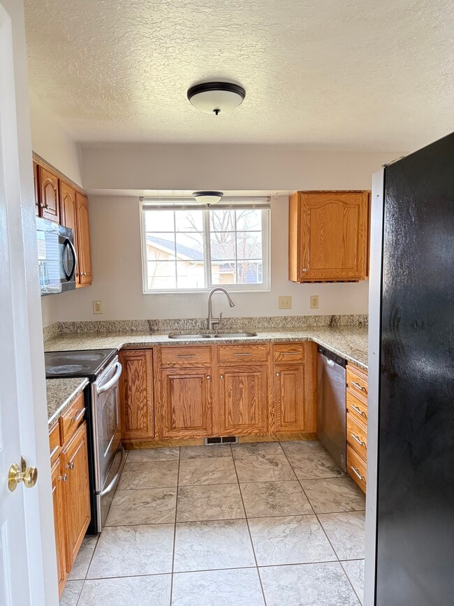 Photo - 1398 Heather Dr