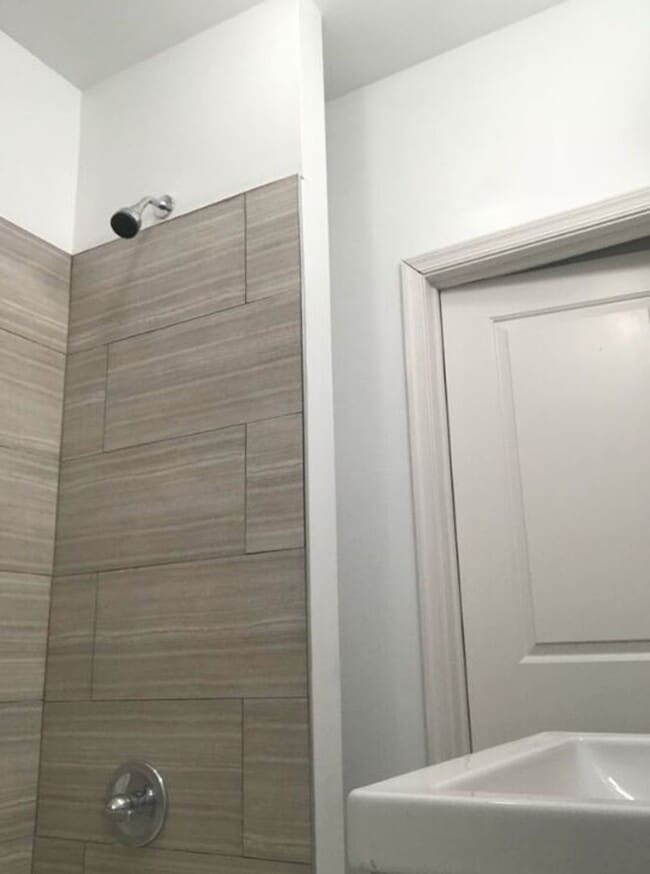 Photo - 3326 N 17th St Unidad 2