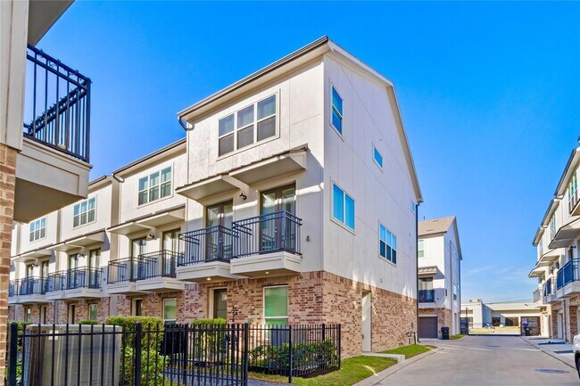 Photo - 1270 N Post Oak Rd