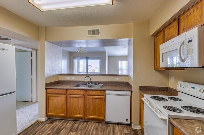 2 BR, 2 BA (Classic) - 900 SF