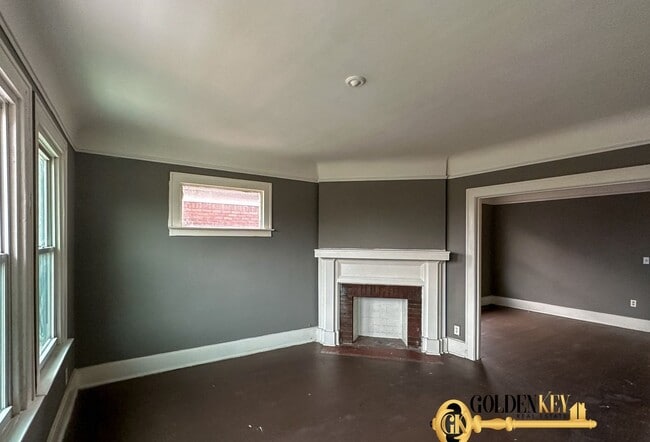 Building Photo - 2732-2734 Clements Unit Upper