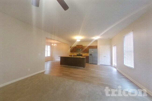 Photo - 142 Daisy Cir
