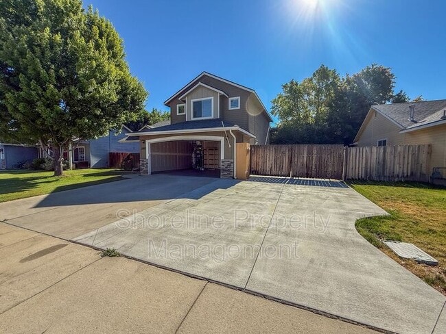 Building Photo - 3420 N Oakstone Ave