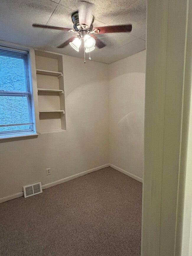 Photo - 2538 Amber St Unit 1R