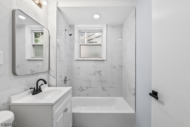 Photo - 27 Berkeley Pl Unit 1