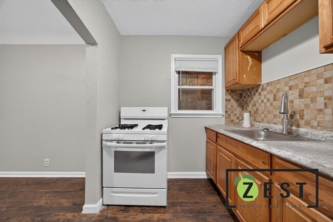 Photo - OPEN HOUSE- 7/23! 7PM-730PM! Charming 3 Bedroom home in Detroit