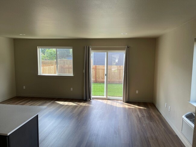 Photo - Three Bedroom Pet Friendly Townhouse!