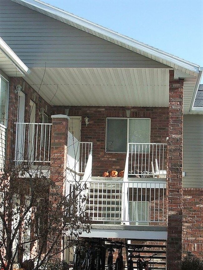 BRENTWOOD CONDO 2 Bed 1 Bath - BRENTWOOD CONDO 2 Bed 1 Bath Unit 503