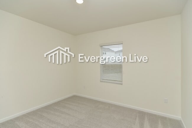 Photo - 154 Snowdrop Ave