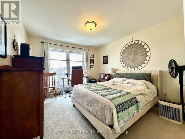 Photo - 572 Labrador Cres