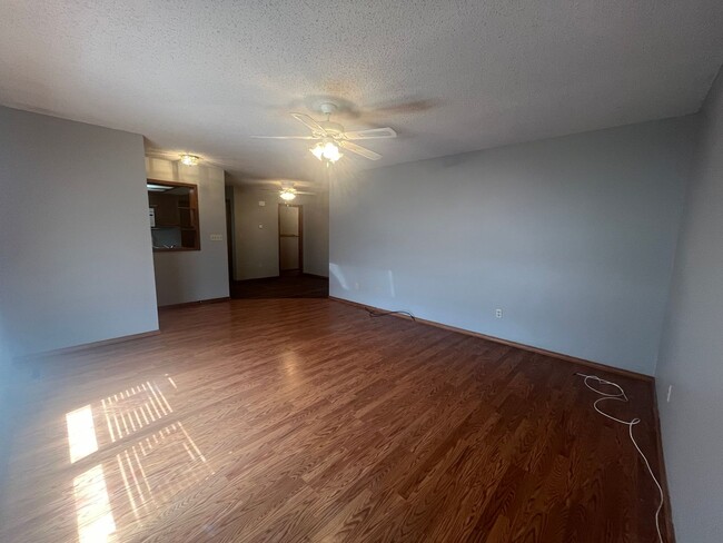 Photo - 1001 E Scott St