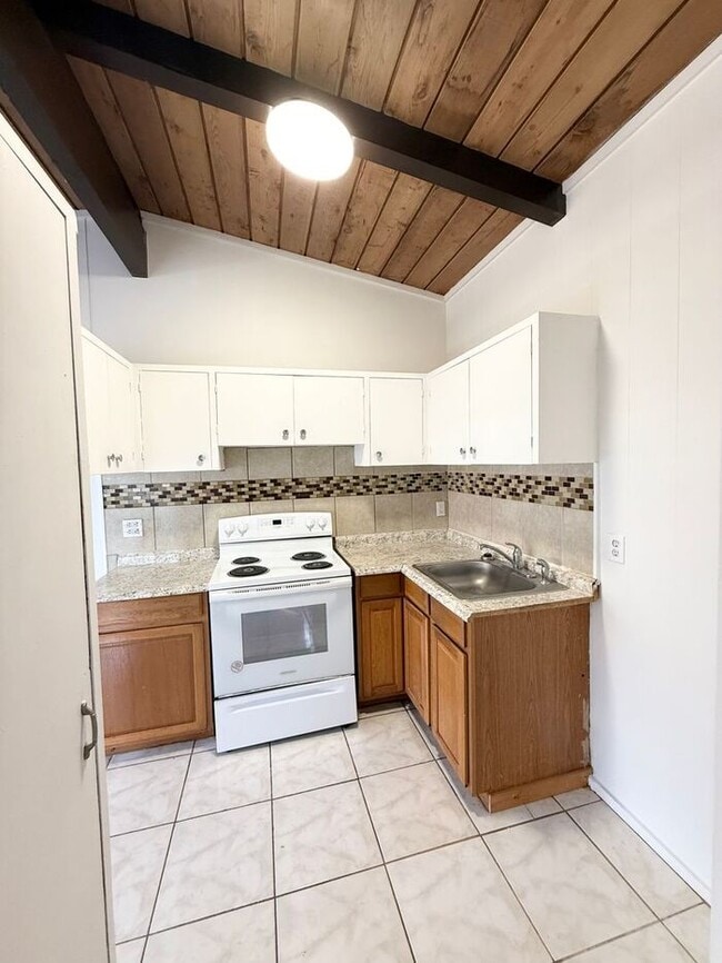 Photo - Aliamanu/Salt Lake - 2 bedroom 1 bath Duplex