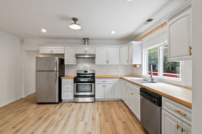 Building Photo - 2435 Houston St Unit 2435