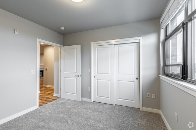 2BR, 2BA - 1479SF