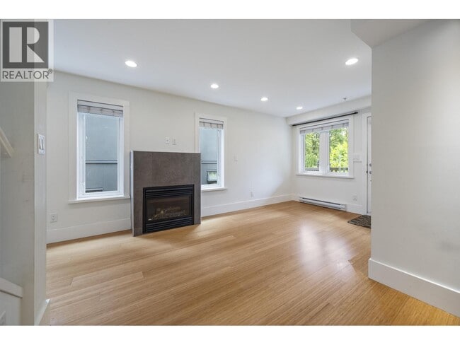 Photo - 67 E 16th Ave