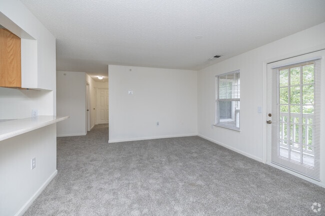2BR, 2BA - 976SF - Living Room