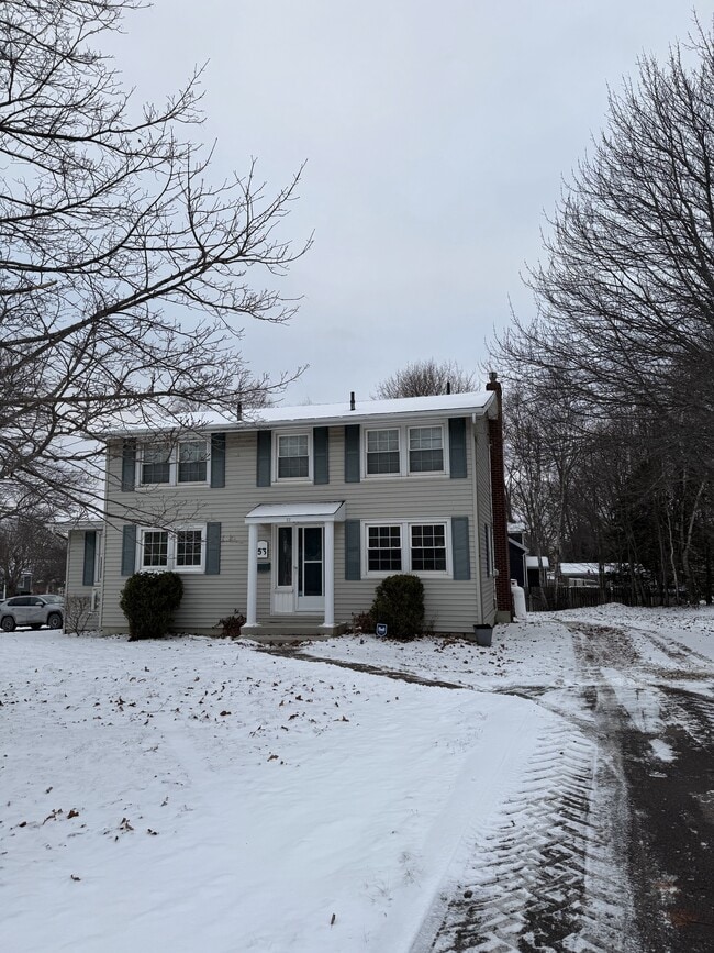 Building Photo - 53 Maple Ave Unit 1