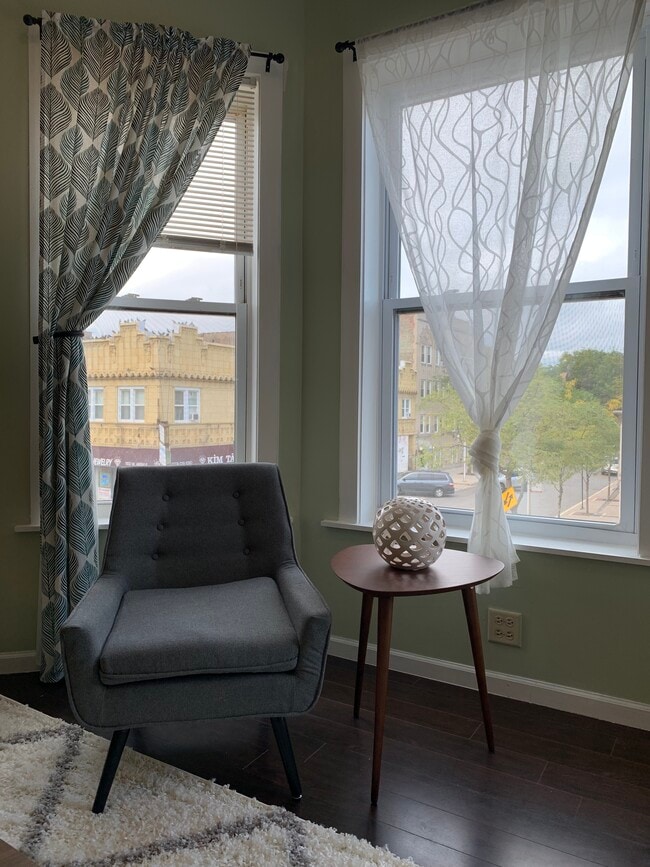 Photo - 1067 W Argyle St Unit 2F