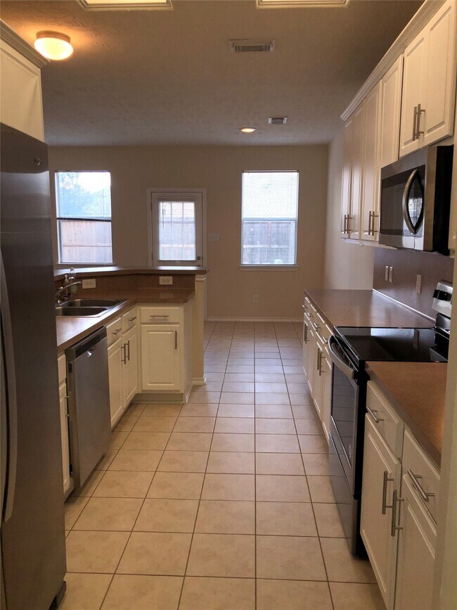 Building Photo - 5639 Stonecloud Ln