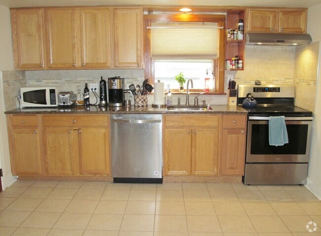 Building Photo - 81 Anderson St Unit 2 Rental