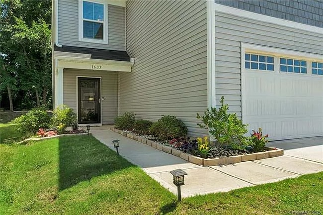 Photo - 1635 Hooper Court