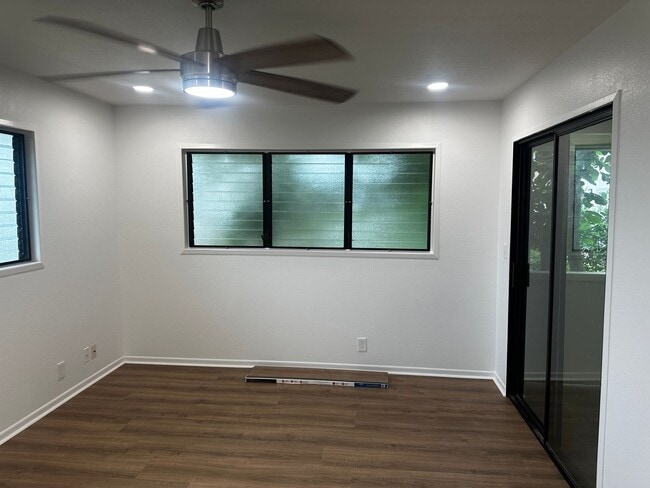 Building Photo - 2 bedroom 1 bath Cottage in the Aliamanu/Salt Lake area