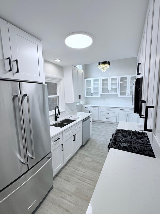 Photo - 4820 W Sherwin Ave