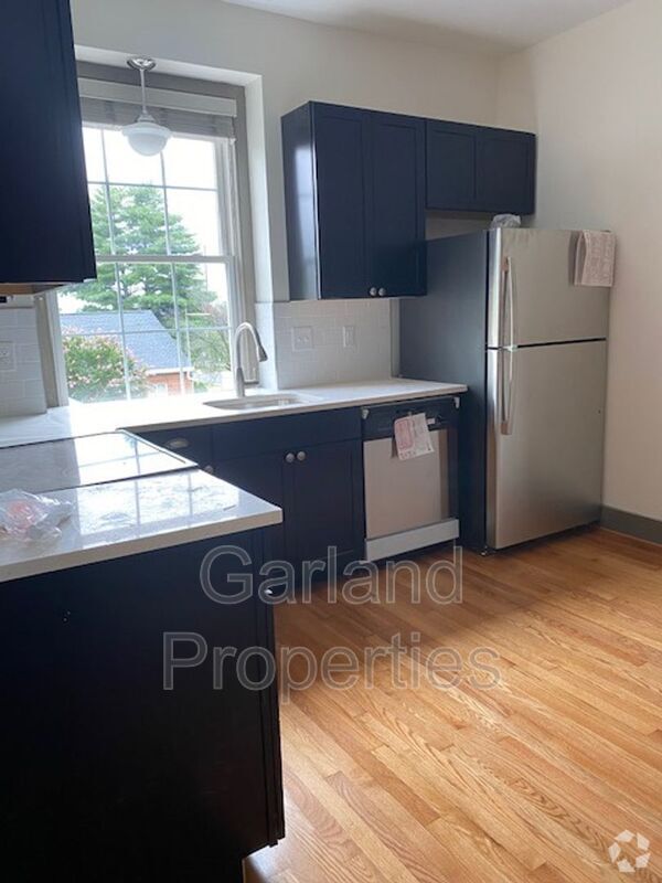 Building Photo - 821 Salem Ave SW Rental